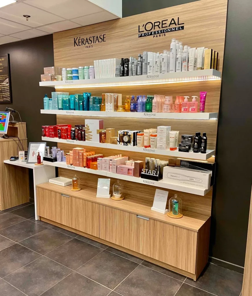 طراحی و ساخت استند محصول